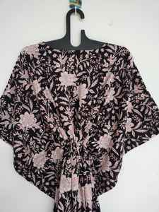 ชุดเดรสผ้าฝ้ายสีเขียวลายดอกไม้ทำมือ สไตล์อินเดีย คิโมโน โรบ น้ำหนักเบา เหมาะสำหรับใส่เที่ยวพักผ่อนสไตล์โบฮีเมียน - Product Image 2