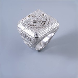 Anillo de cóctel de lujo para hombre de plata 925 con diamantes redondos pavé, escudo y flor de lis, chapado en rodio, joyería llamativa - Product Image 2