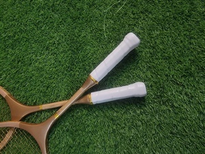 Raquettes de badminton professionnelles en gros à prix abordable avec manche en bois pour sports de plein air, équipement sportif de badminton avec balles en bois - Product Image 4