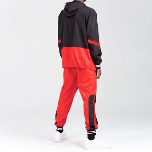 Ensemble de survêtement sportif pour homme avec veste zippée et pantalon personnalisés, en polyester et nylon coupe-vent - Product Image 2