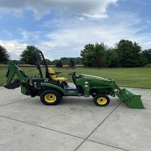 Tractor John Deere 1025R Usado con Cargador y Opción de Segadora, Tamaño Compacto, Motor Diésel de 35HP, 4x4, Pocas Horas de Uso, Alto Rendimiento - Product Image 5