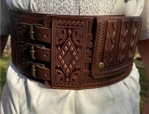 Ceinture médiévale de luxe en cuir véritable, style western, entièrement travaillée à la main avec des motifs perlés, personnalisable, prête à être expédiée, designs sur mesure. - Product Image 4