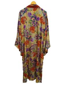 Kimono de Lujo con Parches de Seda, Túnica Larga para Dormir o como Cubre Bikini, Kimono Hecho a Mano con Sari de Seda Reciclada Vintage de la India - Product Image 6
