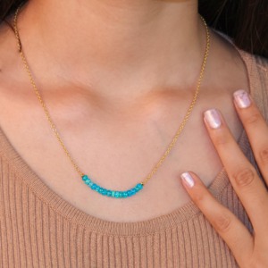 Collar de Cadena con Barra Curva para Mujer, Elegante y Minimalista - Product Image 1