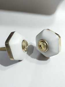 Tiroir en pierre naturelle en marbre blanc fabriqué à la main tire des boutons élégants en laiton pour la décoration intérieure moderne poli Technique amour - Product Image 5