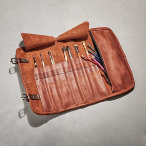 Organizador de lápices de cuero natural enrollable, soporte para accesorios de dibujo, almacenamiento artesanal hecho a mano, en venta a precio razonable. - Product Image 1