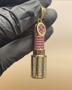Colgante de Labial Iced Out, Colgante de Hip Hop Inspirado en el Maquillaje, Rubí Rosa, Joyería Hip Hop Personalizada, Colgante de Plata Bicolor 925 - Product Image 4