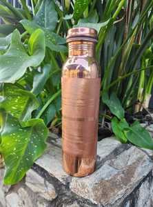 Bouteille de voyage portable classique en cuivre artisanal de qualité supérieure Radhe Enterprises, 1000 ml, écologique, avec couvercles, pour le bureau et la maison - Product Image 4
