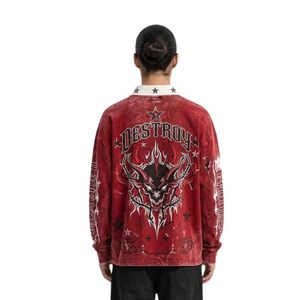 Sudaderas Polo Personalizadas de Algodón Rojo con Estampado de Estrella Desgastada y Efecto Desgastado, Estilo Urbano - Product Image 2