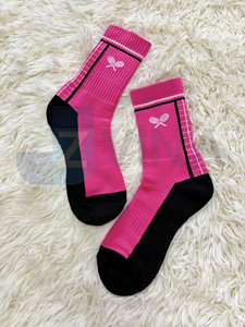 Chaussettes de sport en coton à épaisseur standard, style basique, avec logo personnalisé, pour jeunes hommes et femmes, pour le basketball, le football, le tennis, le pickleball - Product Image 5