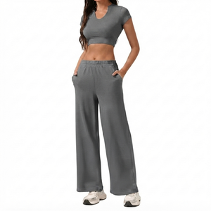 Conjunto Deportivo de 2 Piezas para Mujer, Top Corto de Manga Corta con Tejido Acanalado, Pantalones Anchos de Secado Rápido, para Gimnasio, Yoga y Entrenamiento - Product Image 1