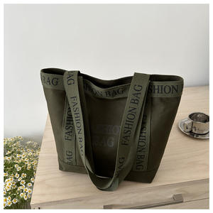 Sac fourre-tout à bandoulière en toile grande capacité avec imprimé lettres, nouvelle collection été 2026, tendance, simple et décontracté - Product Image 3