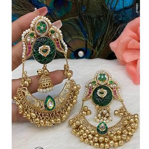 Magníficos pendientes largos con acabado dorado de la mejor calidad, con aspecto de piedra Kundan, para mujeres y niñas, colección para fiestas y eventos nocturnos. - Product Image 2