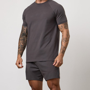 Shorts de sport pour hommes de qualité supérieure, style streetwear, pour la course et la gym, faible MOQ, confortables, motif uni, service OEM disponible, 100% polyester - Product Image 2