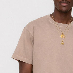 T-shirts pour hommes, design minimaliste, texture lisse, respirant, haut décontracté d'été avec logo personnalisable pour les acheteurs en gros - Product Image 3