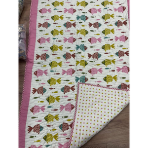 Edredón para Bebé Hecho a Mano con Estampado de Bloques, Algodón Suave, Reversible, Ligero, Relleno Hipoalergénico, para el Hogar, Viajes y Regalos - Product Image 1