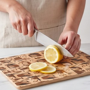 Planche à découper élégante beige avec motif imprimé ours, cactus et lune pour la cuisine - Product Image 4