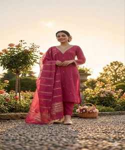 ชุดสัลวาร์กามีซผ้าฝ้ายสีชมพู พร้อมผ้าคลุมไหล่ปักลาย  ชุดพื้นเมืองสำหรับผู้หญิง สไตล์อินเดีย ปากีสถาน รุ่น 85161 SI:- 349 - Product Image 2