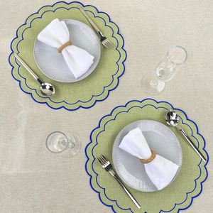 Set di 4 tovagliette in lino e cotone con ricamo floreale a festoni, 38 cm, tessuto con trama in lino naturale, lavabili in lavatrice - Product Image 1