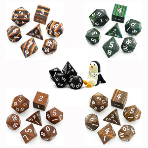 Udixi - Juego de dados poliédricos de madera para Dungeons and Dragons, con rayas marrones - Product Image 1
