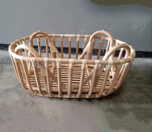 Lit bébé pliable en rotin naturel, design minimaliste, idéal pour l'extérieur, la chambre et l'hôtel - Product Image 1
