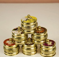 Boîte à KumKum traditionnelle en laiton, écologique et durable, pour la cérémonie de Pooja de la mariée indienne, idéale pour la salle de mariage.