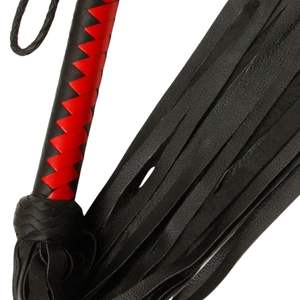 Flogger de cuero de alto impacto con tiras anchas y gruesas y mango firme - Product Image 6
