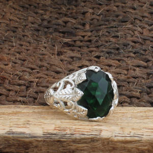 Bague Solitaire Classique Bohème Faite à la Main en Argent Sterling 925 avec Quartz Vert Taille Brillant Certifié Jaipur Unisexe - Product Image 2