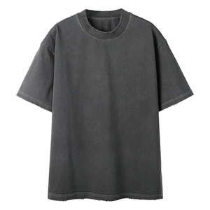 T-shirt oversize pour homme en coton doux, effet délavé, style streetwear, pour un look décontracté et contemporain. - Product Image 3