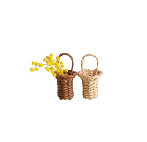 Panier à fleurs artisanal en rotin tressé, vente en gros pour l'exportation, avec panier cadeau en rotin, magnifique accent rustique pour la maison, pour acheteurs B2B - Product Image 1