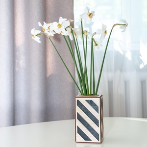 Jarrón de Madera Moderno con Diseño Geométrico Chevron, Portaflores Decorativo Minimalista, Macetero de Madera Natural Hecho a Mano, Elegante para Mesa - Product Image 6
