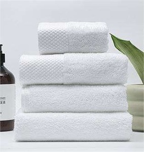 Serviette de bain 100% coton blanc 550 GSM, très absorbante, douce, durable, de luxe, pour hôtel, spa, complexe hôtelier, disponible à la vente - Product Image 5