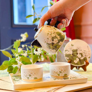 Service à thé en céramique moderne chinois motif Fleur de Tung, avec théière, tasses et plateau de service rectangulaire en porcelaine décorée, idéal pour cadeau d'affaires - Product Image 1