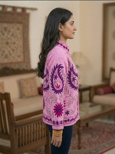 Chaqueta Sujani Rosa de Lujo para Mujer en Tela TNT, Chaqueta Étnica Bordada a Mano con Flores, Fabricante Mayorista de Boutique para Exportación - Product Image 4