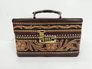 Boîte de rangement pour bijoux en cuir véritable vintage avec serrure à combinaison, étui de voyage, coffret cadeau sculpté à la main style western, grand format - Product Image 1