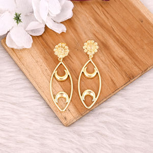 Pendientes de latón sencillos con diseño de gota, joyería minimalista moderna para mujer, pendientes de latón chapados en oro de alta calidad, pedido al por mayor - Product Image 2