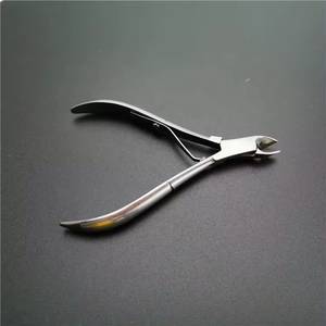 Cortauñas Profesional de Acero Inoxidable con Cuchilla Curva de 15 mm y Punta Afilada para Recortar Uñas de Dedos, Uso Adulto - Product Image 2