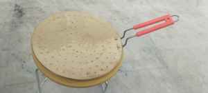 Plancha para Roti de Latón Puro Hecha a Mano, Utensilio de Cocina Tradicional Indio, Plancha Ayurvédica para Roti, Cocina Saludable - Product Image 2