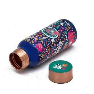 Bouteille d'eau en cuivre gravée SOFIYA CRAFT avec motif floral, vaisselle de voyage moderne et portable pour la maison, l'extérieur et le bureau - Product Image 3
