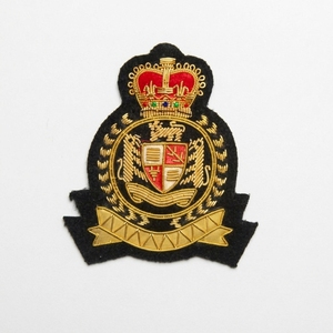 Écusson brodé personnalisé en forme de couronne dorée, à coudre, pour uniformes, vestes, casquettes et décoration de vêtements - Product Image 1