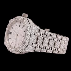 Montre de qualité supérieure en moissanite entièrement sertie de diamants, cadran entièrement diamanté avec fonction date automatique, pour toutes les occasions - Product Image 2