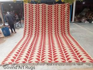 Tapis rectangulaire artisanal en laine tufté à la main, motif géométrique Kilim, écologique, pour salon, à poils moyens, nettoyage localisé, par Krafterscustom - Product Image 2