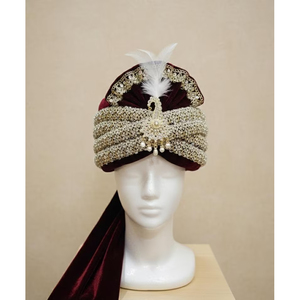 Turban de marié en velours bordeaux royal brodé avec des motifs de paon dorés Kalgi et Zardosi - Product Image 1