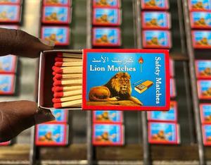 Fósforos de seguridad Lion de primera calidad para Sudán y África a un precio asequible con palitos de fósforos rojos - Product Image 1