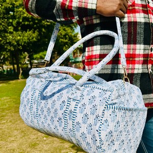 Bolsa de Viaje de Fin de Semana Acolchada de Algodón Hecha a Mano, Bolsa de Lona de Gran Capacidad con Estampado de Bloques, Bolsa de Mano Duradera para Mujer - Product Image 3