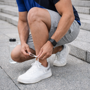 Shorts cargo gris en coton pour hommes, style streetwear décontracté, taille élastique, poches utilitaires, fabrication de marque avec logo personnalisé - Product Image 4