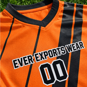 Uniforme de Fútbol Personalizado Naranja, Negro y Blanco, Jersey de Fútbol Sublimado, Pantalones Cortos, Calcetines, Kit de Fútbol Hecho a Medida, Impresión Personalizada para Equipos de Club - Product Image 2
