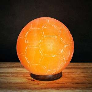 Lampe en sel de l'Himalaya sculptée à la main AuraGlow, sphère durable, orbe géométrique moderne, support en bois, décoration lumineuse - Product Image 1