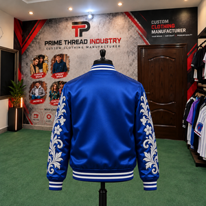 Blouson Bomber en Satin Bleu Royal de Luxe avec Broderie Florale Blanche Unisexe, Style Universitaire Streetwear, Veste Letterman Personnalisée - Product Image 4