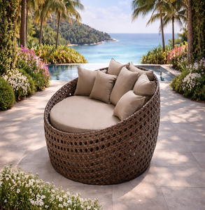 Lit de soleil rond en rotin moderne pour l'extérieur avec coussins moelleux, résistant aux intempéries, pour les espaces de cour, d'hôtel et de villa de luxe - Product Image 1